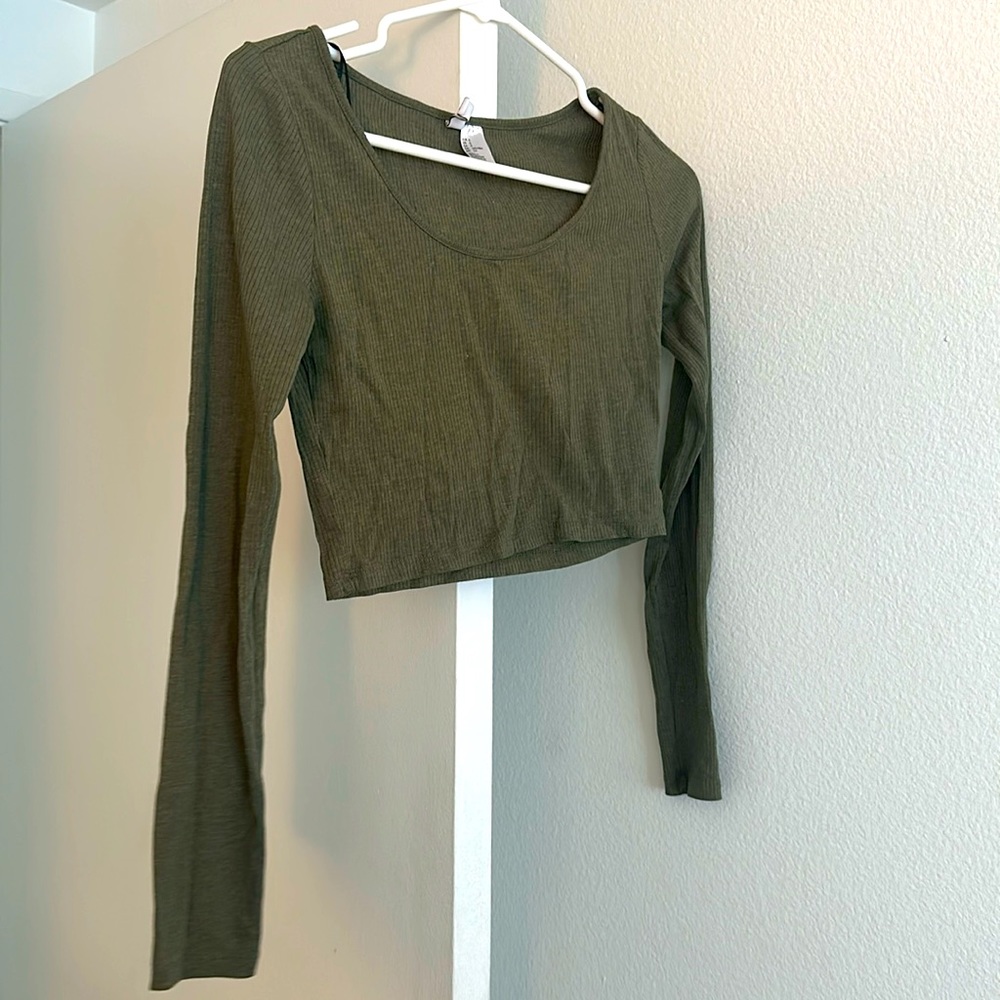 Size small olive green long sleeve crop top